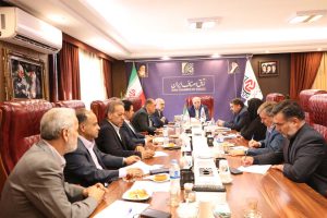به گزارش حاشیه سود به نقل از اتاق اصناف ایران، در این نشست تکالیف، اقدامات اجرایی و چالش‌های صنوف در حوزه مبارزه با پولشویی و  تطبیق با استانداردهای نظارتی، مورد بررسی قرار گرفت و بر ضرورت تشکیل و ساماندهی کارگروه‌های تخصصی در راستای رصد و ساماندهی پنج‌گانه مشاغل غیرمالی تأکید شد.