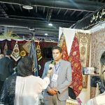 به گزارش  حاشیه سود به نقل از روستا آنلاین، بخشدار کنارصندل شهرستان جیرفت استان کرمان در حاشیه برگزاری ششمین نمایشگاه بین‌المللی توانمندی‌های روستایی و عشایری در گفت‌وگو با خبرنگار روستا تی‌وی با بیان این مطلب گفت: امسال در نمایشگاه توانمندی‌های روستایی و عشایری که از روز پانزدهم مهرماه در محل دائمی نمایشگاه‌های بین‌المللی تهران برگزار می‌شود، استان کرمان نیز با شعار «سرزمین تلاقی برکت زمین و شکوه هنر دست» در آن غرفه‌ دارد.