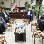 به گزارش حاشیه سود به نقل از اتاق اصناف ایران، قاسم نوده‌فراهانی در این نشست، ضمن تبریک انتخاب رئیس و اعضای جدید هیأت‌رئیسه اتاق اصناف تهران، بر اهمیت توسعه تعاملات و همکاری‌های مشترک میان دو اتاق برای پیگیری مسائل و مطالبات جامعه صنفی تأکید کرد.
