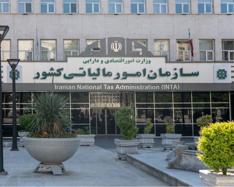 به گزارش حاشیه سود به نقل از اتاق اصناف ایران، محمد نوری گفت: سازمان امور مالیاتی کشور برای محاسبه مالیات مقطوع صاحبان مشاغل در عملکرد سال ۱۴۰۴، تسهیلات و تمهیدات جدیدی در نظر گرفته است که از جمله آن‌ها می‌توان به تقسیط مالیات در ۵ تا ۹ ماه، اعمال خودکار برخی بخشودگی‌ها و تعدیل الکترونیکی اطلاعات مالی اشاره کرد.