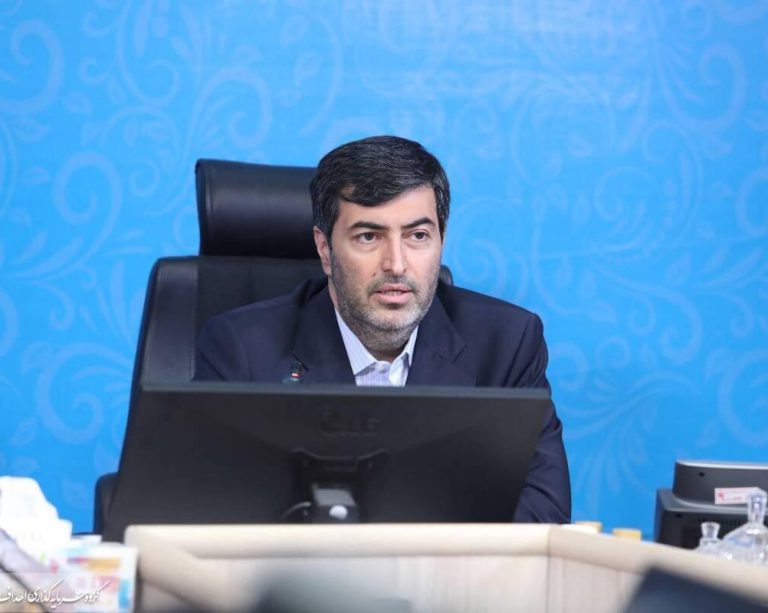 به گزارش حاشیه سود به نقل از گروه سرمایه‌گذاری اهداف، مهدی عبوری، مدیرعامل گروه سرمایه‌گذاری اهداف با بیان اینکه عرضه تابان فردا، نقطه عطفِ توسعه دارایی‌های بازنشستگان صنعت نفت و هدایت سرمایه‌ها به بخش واقعی اقتصاد است، اظهار داشت: گروه سرمایه‌گذاری اهداف با هدف‌گذاری برای اجرای بزرگ‌ترین عرضه اولیه در تاریخ بورس ایران و با تکیه بر استراتژی توسعه دارایی‌های بازنشستگان صنعت نفت، گامی بلند در جهت مردمی‌سازی اقتصاد برداشت. این اقدام که نتیجه یک سال بررسی‌های کارشناسی دقیق برای انتخاب بهترین زمان عرضه است، اکنون وارد مرحله عملیاتی شده است.