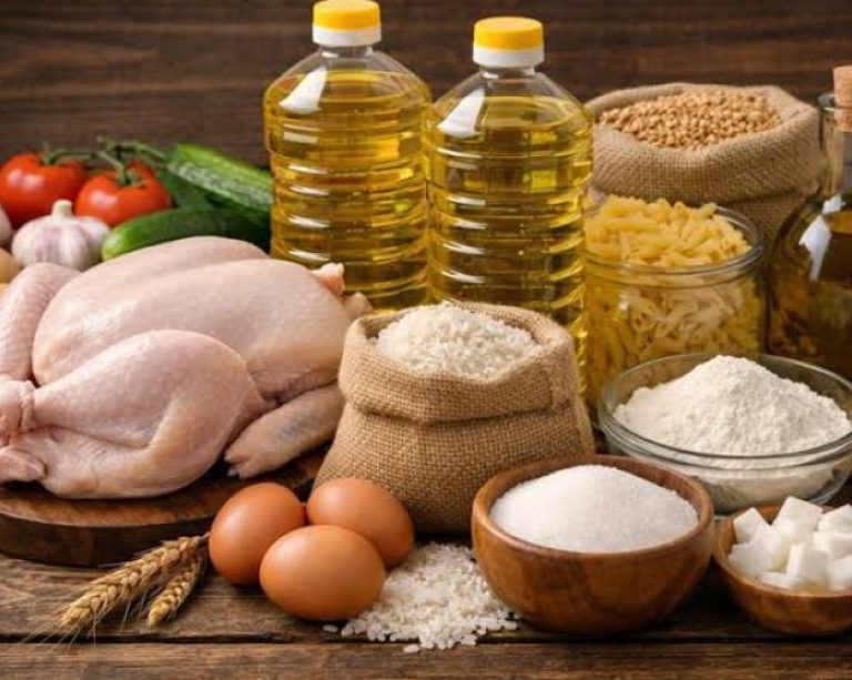 به گزارش حاشیه سود به نقل از اتاق اصناف ایران، نائب رئیس اول اتاق اصناف ایران اظهار کرد: یکی از موضوعات مورد پیگیری، مشکلات تأمین آرد نوع ۶ برای واحدهای صنفی تولیدکننده نان‌های حجیم و فانتزی بود. برخی از این واحدها در مهرماه به دلیل حدودیت در روند ثبت درخواست سهمیه آرد در سامانه نانینو امکان ثبت سفارش و دریافت سهمیه آرد خود را نداشتند. این موضوع را به دستگاه‌های مسئول منعکس کردیم و در جلسه امروز نیز بر رفع مشکلات سامانه و تسریع در تخصیص سهمیه آرد تأکید شد.
