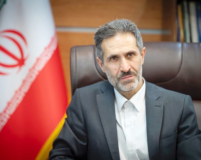 به گزارش حاشیه سود: معاون نظارت و بازرسی امور اقتصادی سازمان بازرسی کل کشور در دی ماه در نامه‌ای هشدارآمیز خطاب به وزیر نفت، نسبت به به‌کارگیری بازنشستگان در برخی شرکت‌های زیرمجموعه این وزارتخانه تذکر داد و خواستار رعایت کامل قانون منع به‌کارگیری بازنشستگان شد.