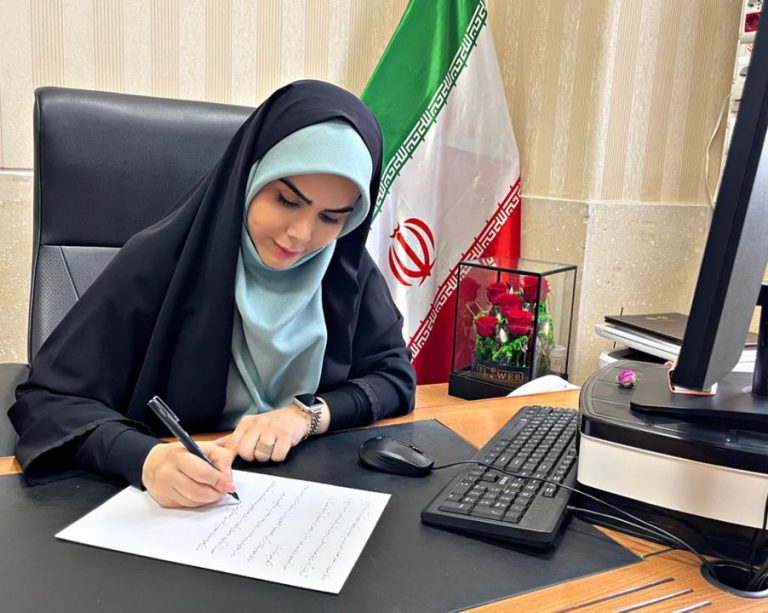 به گزارش حاشیه سود: صنعت گردشگری، به‌عنوان یکی از پیشران‌های اصلی توسعه اقتصادی، فرهنگی و اجتماعی، نقشی کلیدی در معرفی هویت و ظرفیت‌های یک ملت به جهان ایفا می‌کند. در این میان، روابط‌عمومی نه تنها ابزاری برای انتشار اخبار و رویدادها، بلکه سازوکاری پویا در جهت توسعه گردشگری پایدار و شکل‌دهی به تصویر ملی (National Branding) است.