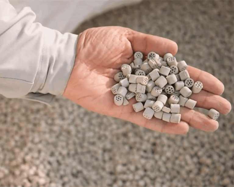 به گزارش حاشیه سود به  نقل از روابط عمومی و امور فرهنگی پتروشیمی مروارید؛ در حاشیه برگزاری هفتمین نمایشگاه حمایت از ساخت داخل در صنعت نفت، گاز، پالایش و پتروشیمی، با حضور مدیران ارشد شرکت ملی صنایع پتروشیمی، هلدینگ اهداف، پترو فرهنگ، مدیران و کارشناسان پتروشیمی مروارید، مدیران شرکت پژوهش و فن‌آوری پتروشیمی، آئین رونمایی از کاتالیست ایرانی EO در صنعت ۶۰ ساله پتروشیمی ایران برگزار می‌شود.