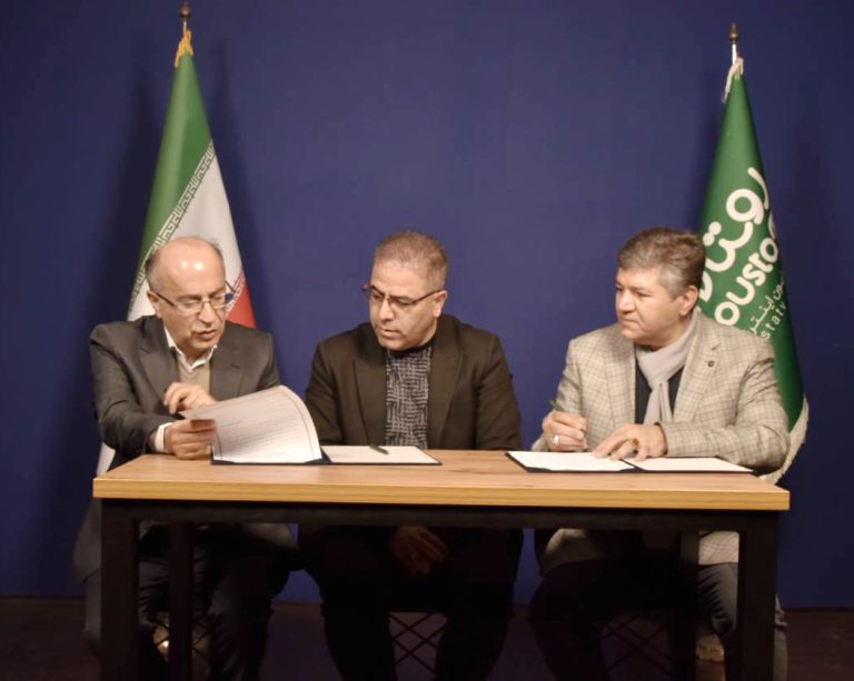 به گزارش حاشیه سود به نقل از روستا TV: این تفاهم‌نامه با هدف معرفی ظرفیت‌های نیروی انسانی، علمی، فرهنگی، اجتماعی، اقتصادی و گردشگری روستاها، آموزش و ارتقاء مهارت‌های مدیریتی دهیاران و ایجاد بسترهای ارتباطی میان دهیاری‌ها و این شبکه رسانه‌ای به امضا رسید.