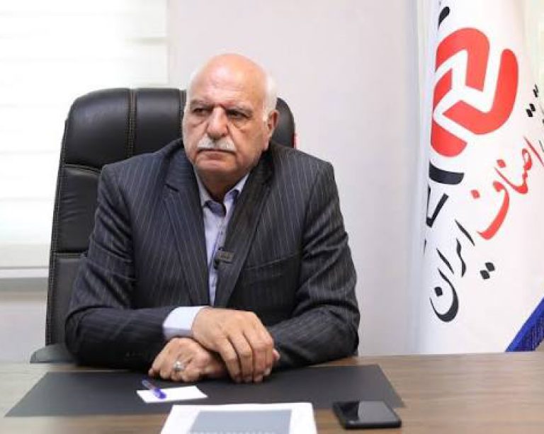 به گزارش حاشیه سود به نقل از اتاق اصناف ایران، قاسم نوده‌فراهانی، در گفتگو با تسنیم درباره اینکه چرا اصناف سامانه‌های فروشگاه های مالیاتی رو نصب نمی‌کنند و تنها فروشگاه‌های زنجیره‌ای برای این مهم اقدام کرده‌اند اظهار کرد: اصناف با یک سامانه مشکل ندارند، بلکه با تعداد زیادی سامانه سر و کار دارند و رسیدگی به این سامانه‌ها دشوار است.